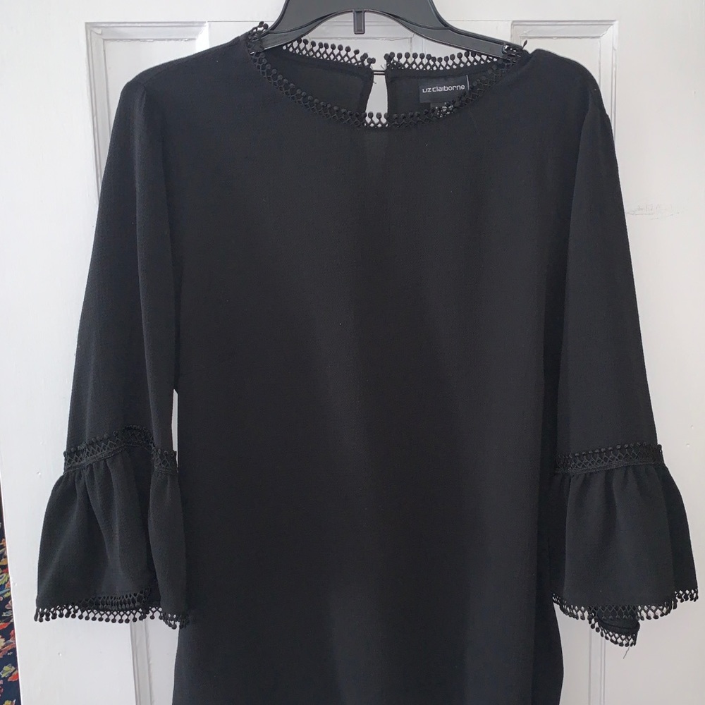 Black 3/4 sleeve Bell sleeve blouse -Size Large